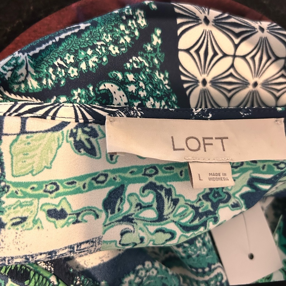 NWT LOFT Green and Blue Patterned Wrap Blouse Size L - Picture 10 of 10